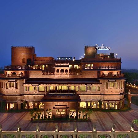 Radisson Jodhpur Hotell Jodhpur  Exteriör bild The Oberoi Udaivilas Palace